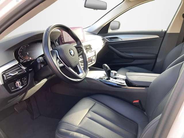 BMW 520 d xDrive Mild-Hybrid LEDER / AHK / STHZG / NAVI /